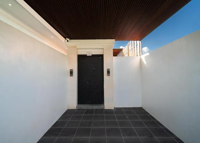 Villa Toograss Close To Black