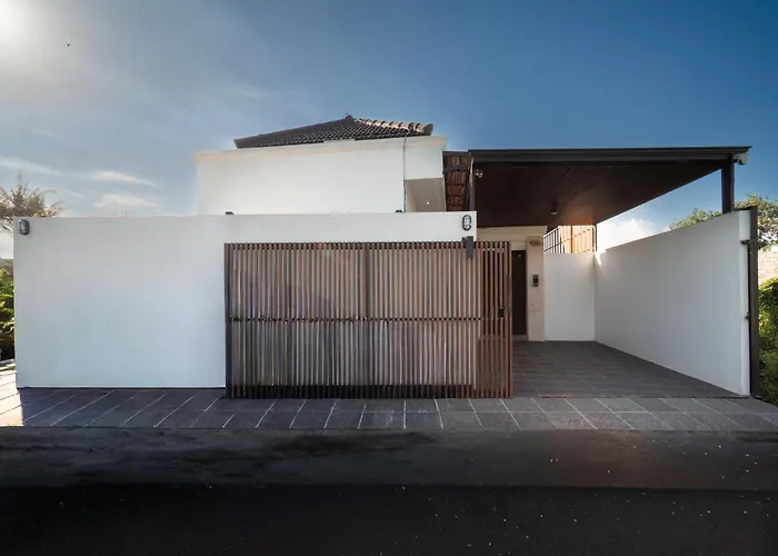Villa Toograss Close To Black